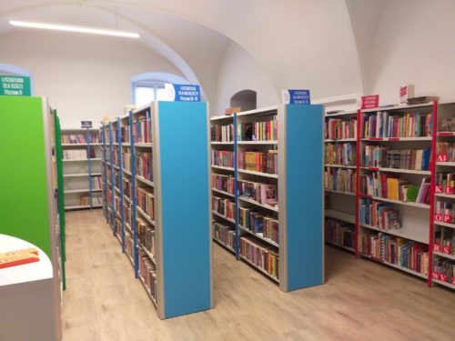 Biblioteka pod filarami zaprasza na jesienny kiermasz książki w Rawie