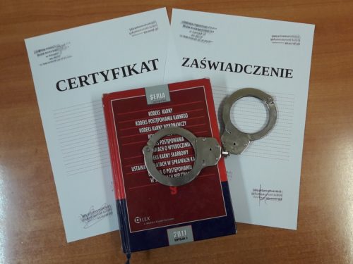 Wydawał zaświadczenia i certyfikaty. Mieszkaniec Rawy Mazowieckiej przyznał się do winy