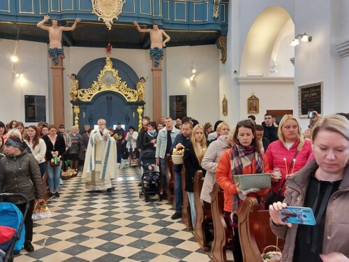 Chrystos Woskres! W Rawie poświęcono pokarmy na wielkanocny stół dla Ukraińców